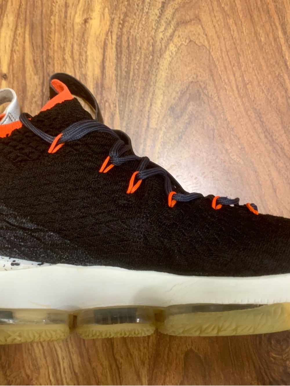 Nike LeBron 15 'Bright Crimson' - Picture 10 of 15